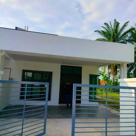 Aiman'S Rose Homestay Teluk Panglima Garang 外观 照片